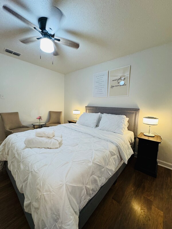 Foto principal - 213 Palm Dr