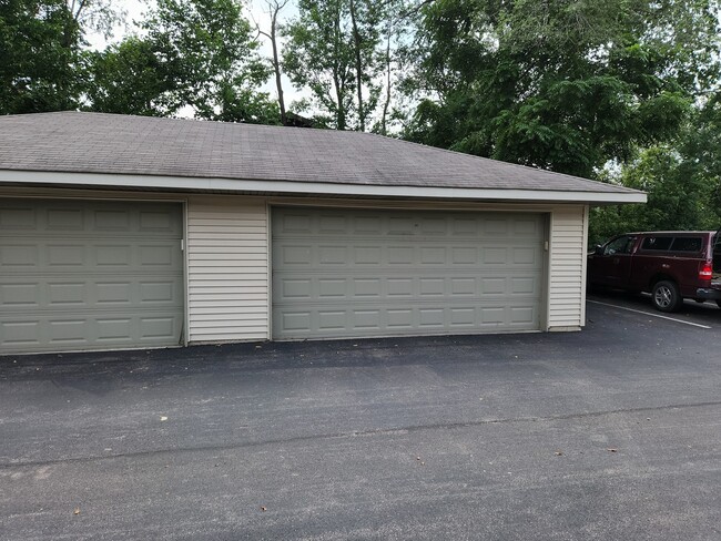 Building Photo - 500 Westwood Ct