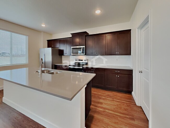 Foto del edificio - 933 N Barkvine Ave