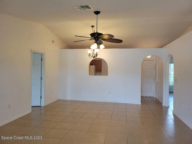 Foto del edificio - 3204 Burdock Ave