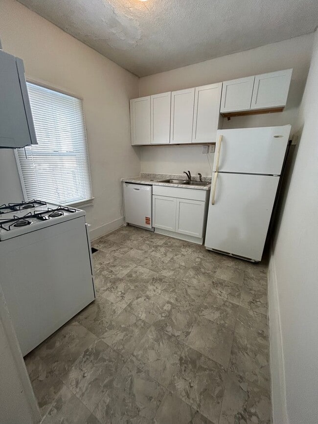 Building Photo - 800-806 N 8th / 718 Union