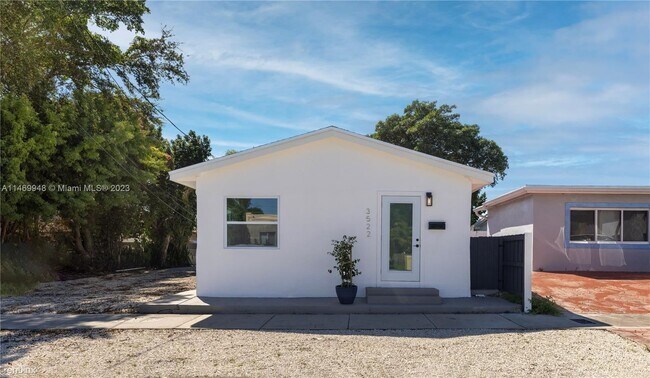 Foto del edificio - 2 br, 2 bath House - 3520 SW 3rd St  2 Baths