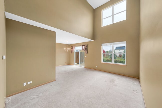 Building Photo - 526 Majestic Ln