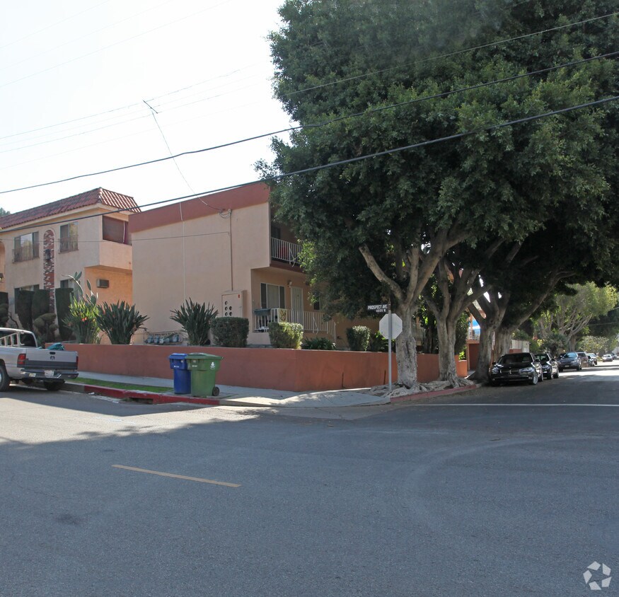 Foto del edificio - 1650 Myra Ave