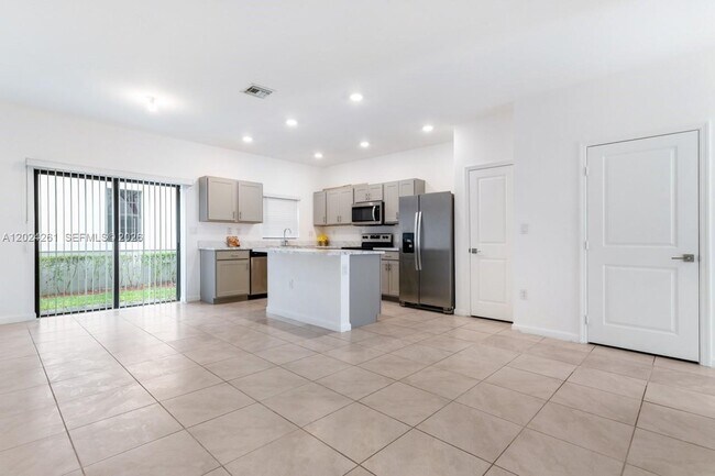 Foto del edificio - 1170 SW 7th Ct
