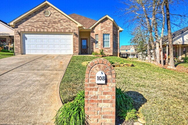 Foto del edificio - 108 Cove Cir