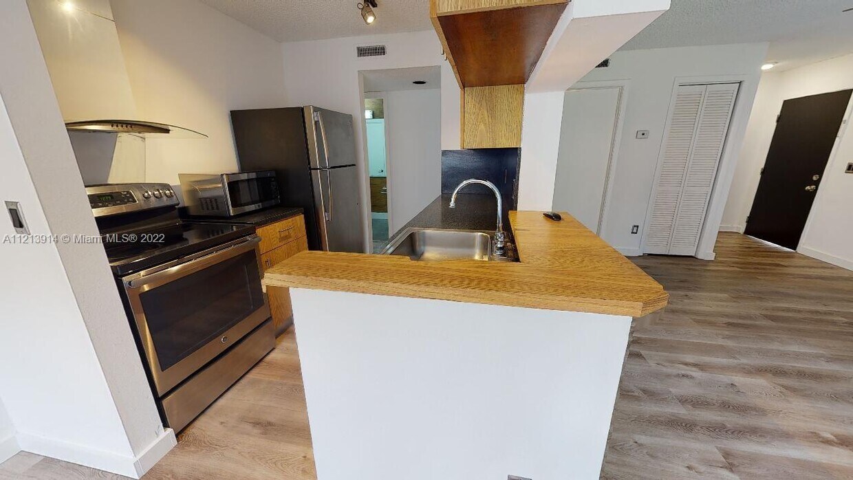 Foto principal - 292 SW 83rd Way