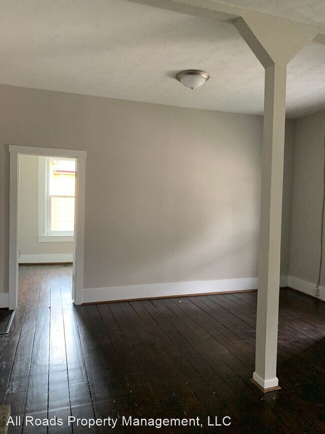 Building Photo - 3 br, 1 bath House - 928 8th Ave