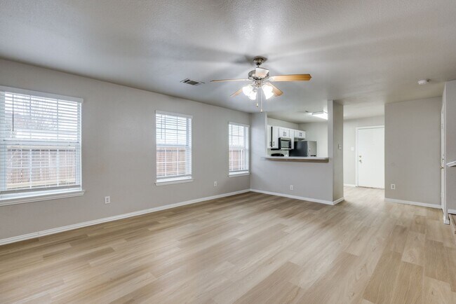Foto del edificio - Southeast Dallas 3-Bed Home with New Featu...