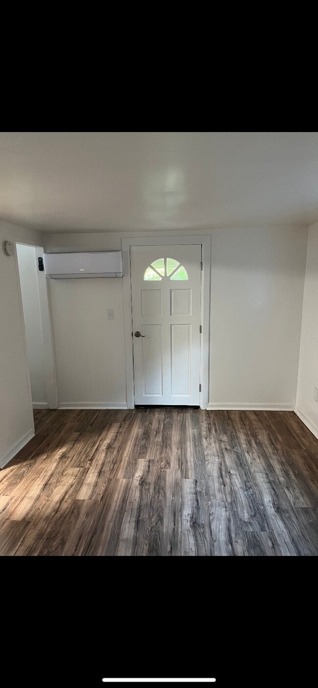 Living Area (looking at entry door) - 1845 Junipero Ave