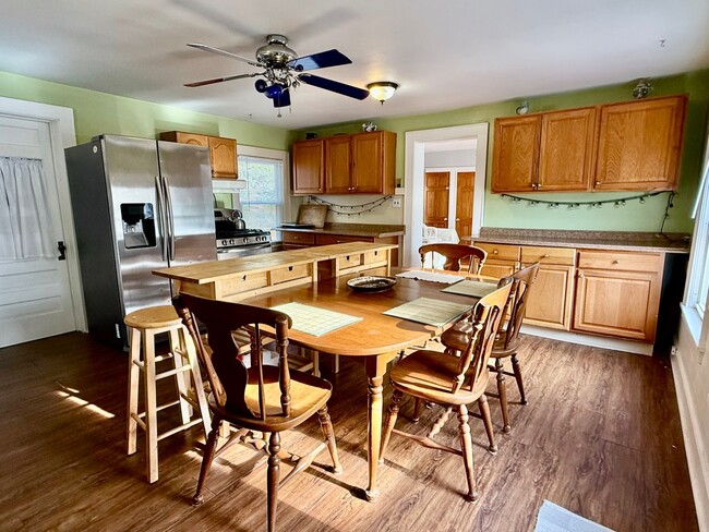 Building Photo - 120 Bloomingdale Rd