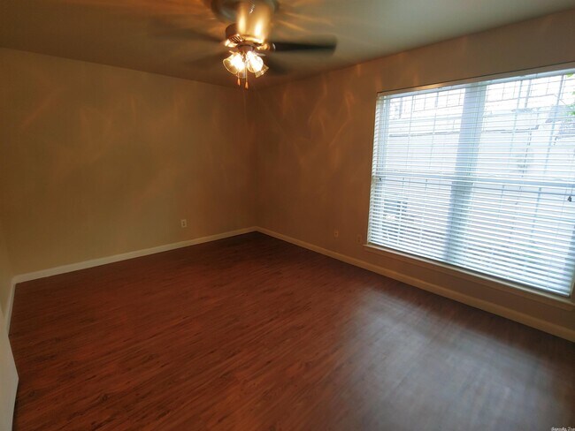 Foto del edificio - 201 S Park St