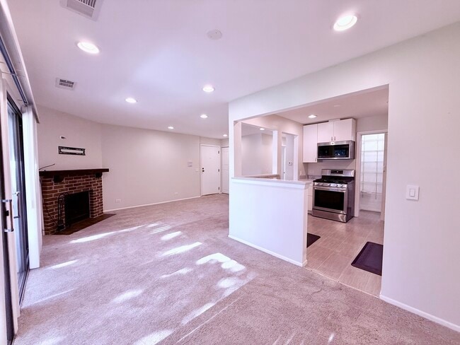 Building Photo - 70 Margate Ct