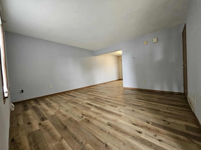 Building Photo - 207 Country Villa Ln