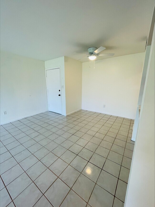 Foto del edificio - 850 S Village Dr