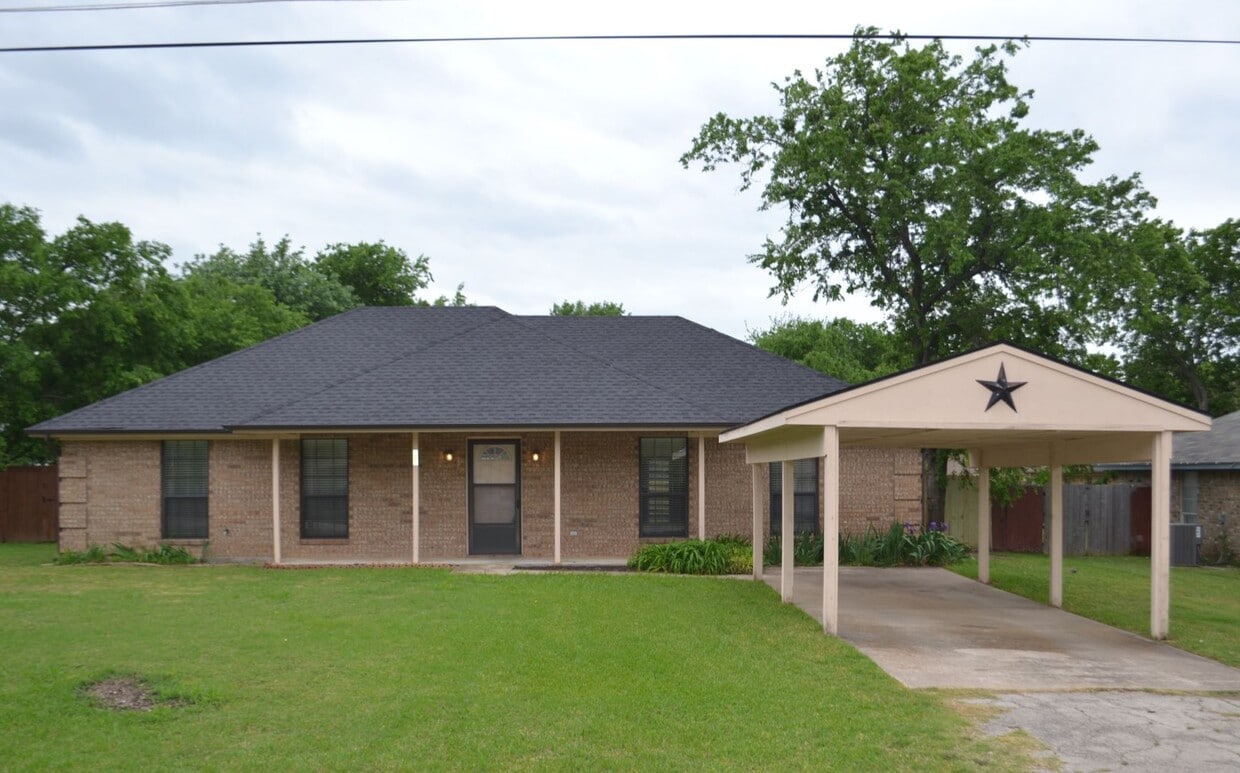 Primary Photo - 525 W Lloyd St