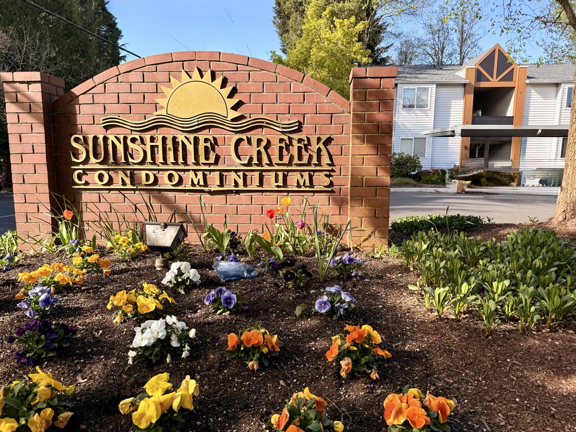 Entrance monument with unit in background - 10620 SW Davies Rd (Beaverton, OR)