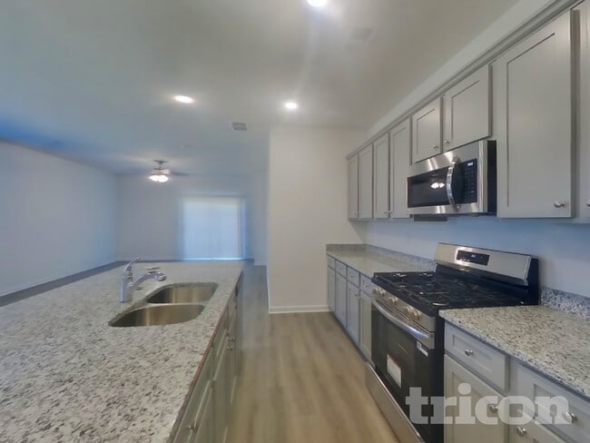 Building Photo - 1940 Logan Ln