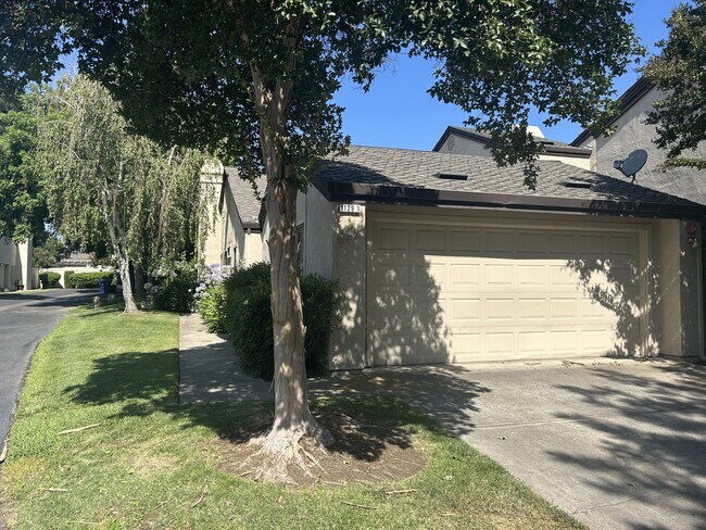 Foto del edificio - 1129 Cedar Creek Dr