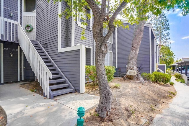Foto principal - 25691 Pine Creek Ln