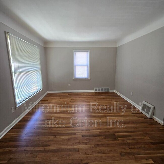 Building Photo - 136 W Princeton Ave
