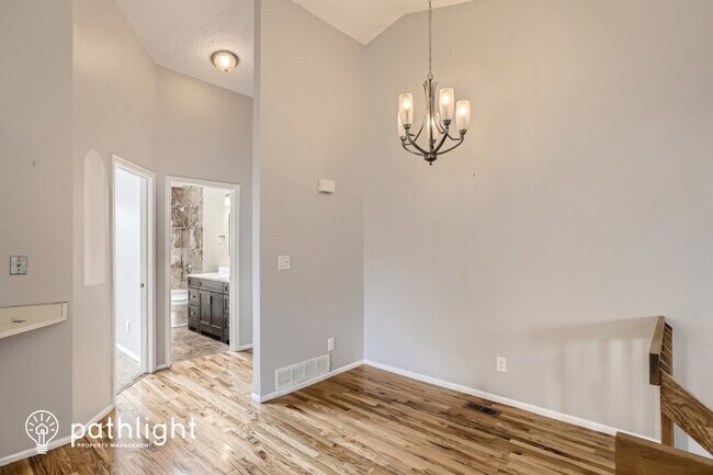 Building Photo - 9433 W Elmhurst Pl