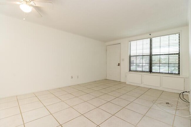 Foto del edificio - COZY 1/1 LOCATED IN WOODGATE!
