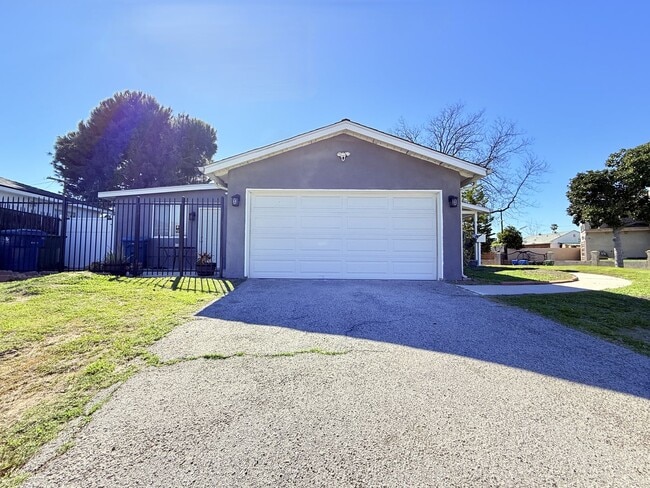 Foto del edificio - 6660 Charlesworth Ave