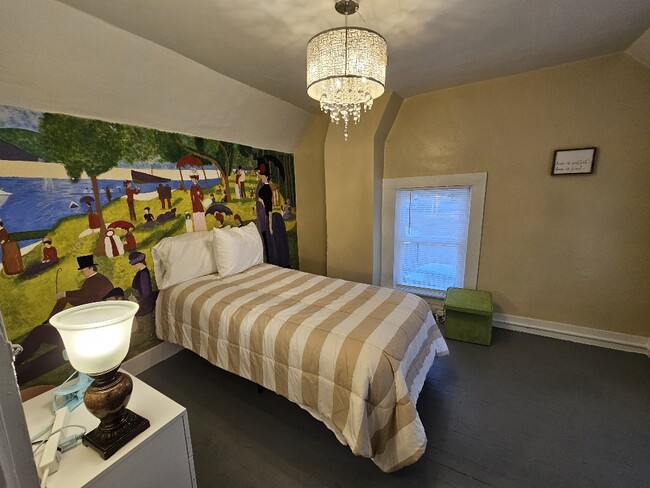 Building Photo - 301 Oakwood St