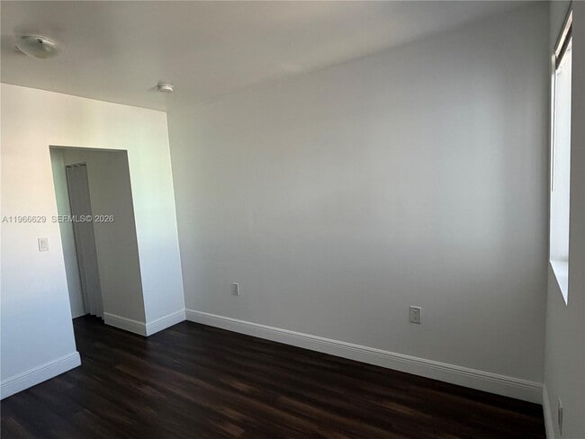 Foto del edificio - 540 NW 7th St