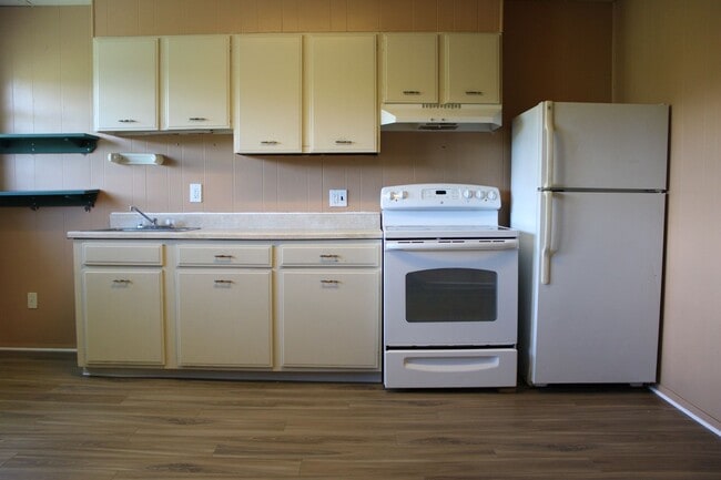 Building Photo - Apartment