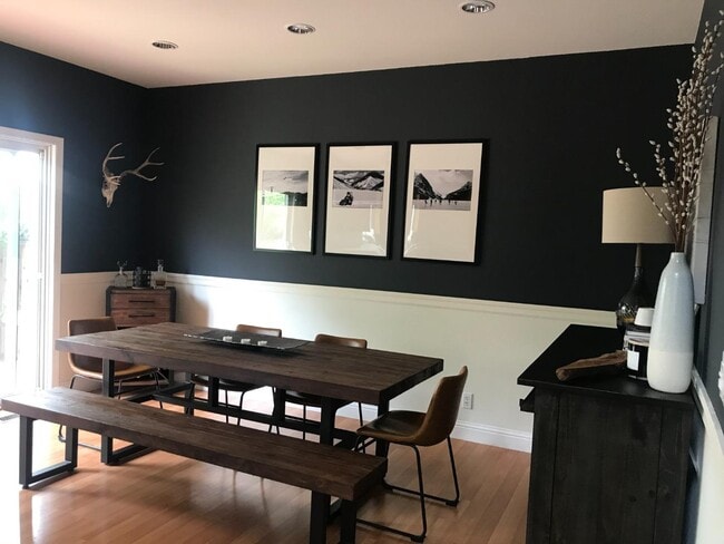 Building Photo - 15600 La Jolla Dr