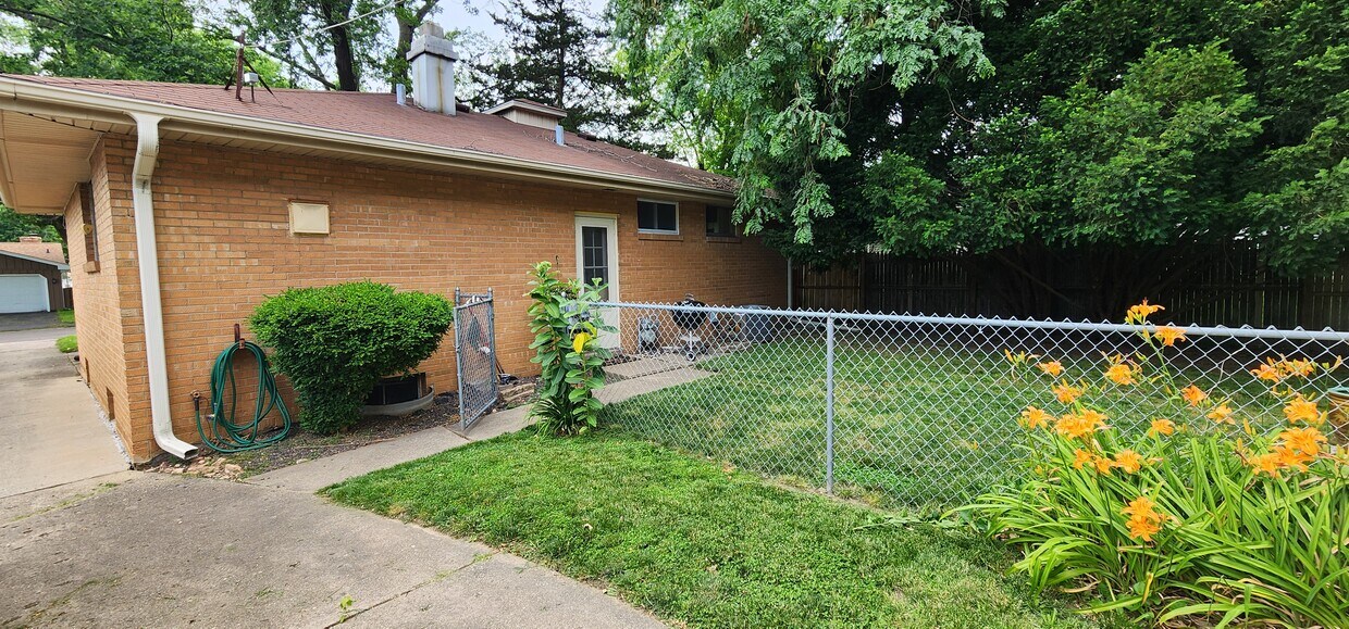 Primary Photo - 124 Brookview Rd