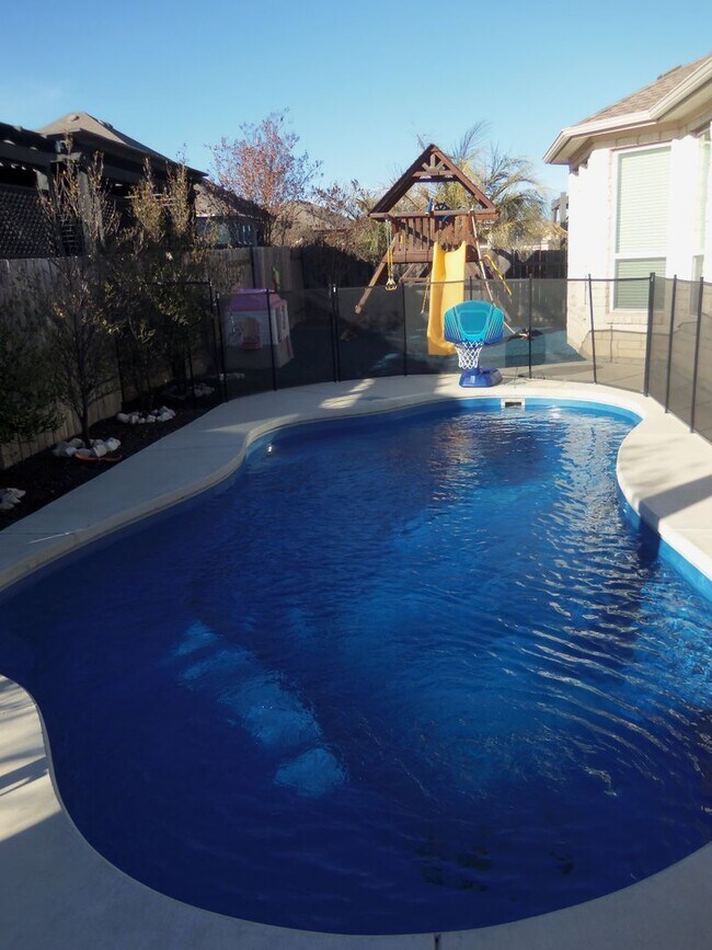 Building Photo - Stunning home in Tera Vista