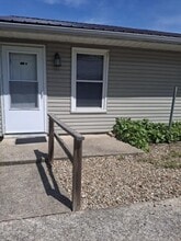 Building Photo - 224 Steven St