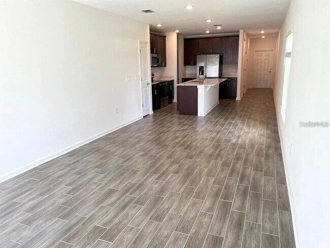 Building Photo - 527 Jett Ln