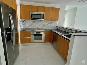 Building Photo - 1060 Brickell Ave