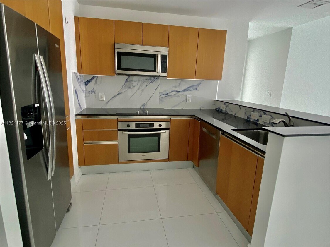 Primary Photo - 1060 Brickell Ave