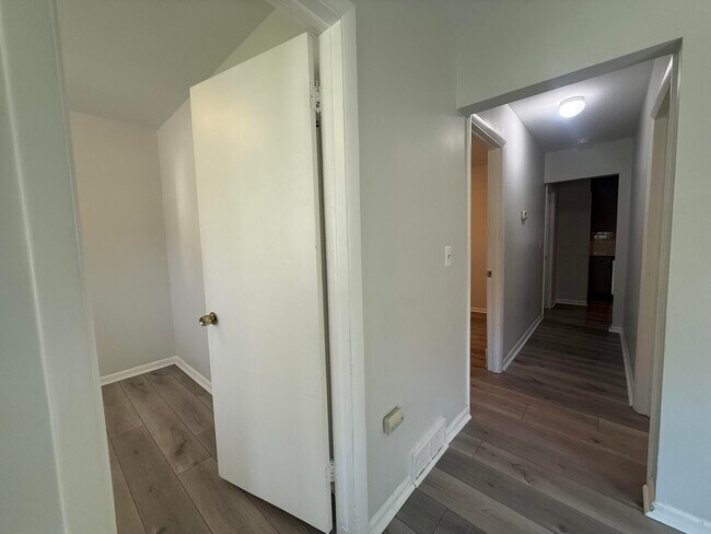 Foto del edificio - 23090 Powell Ave