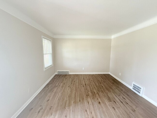 Foto del edificio - This beautifully updated 3-bedroom, 1-bath single-family home is ready for move-in!