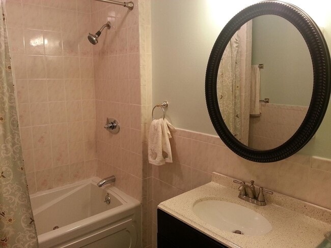 Marble Bathroom - 184 Green St