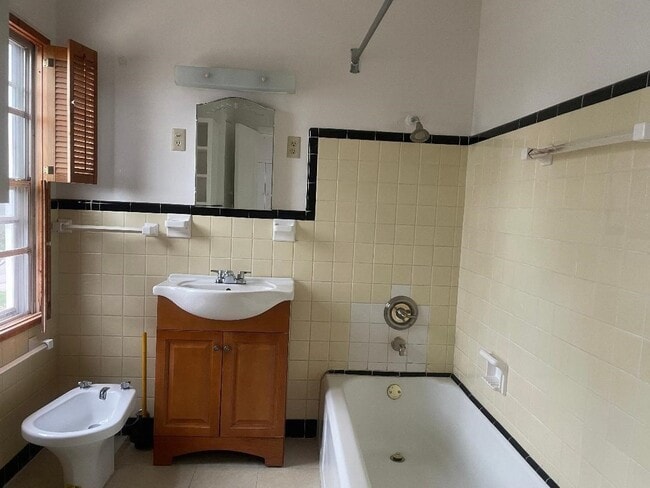 Foto del edificio - 2215 Dorrington St