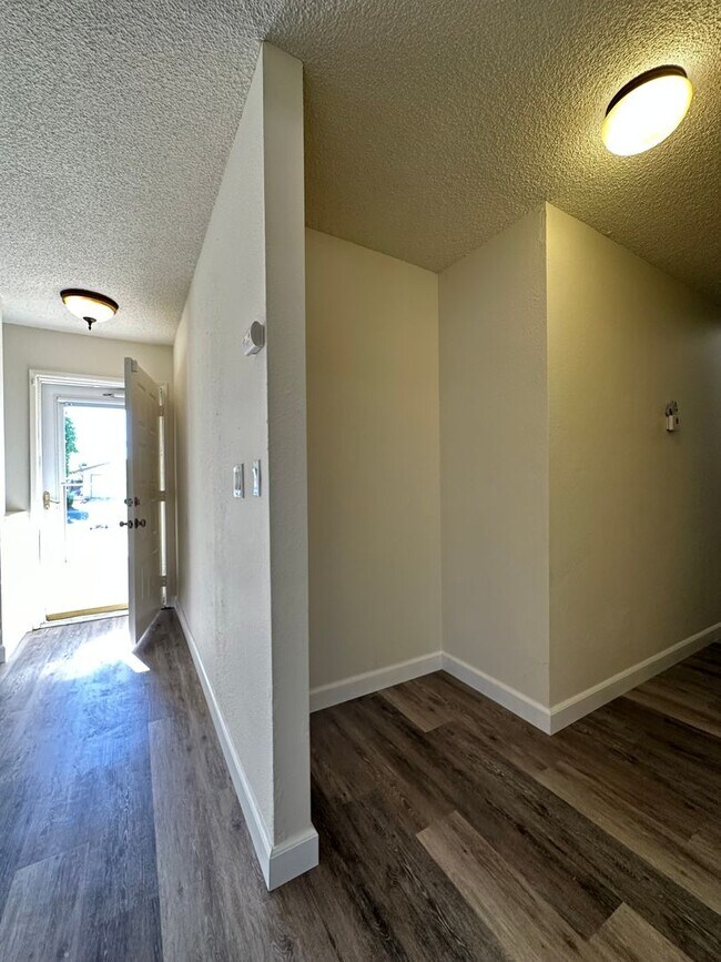 Foto del edificio - 4 Bedroom Near Delta Shores