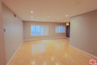 Building Photo - 1250 Kings Rd