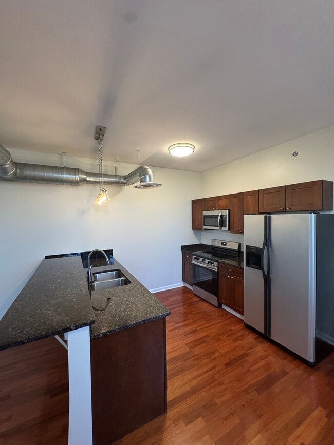 Building Photo - Parazin Lofts