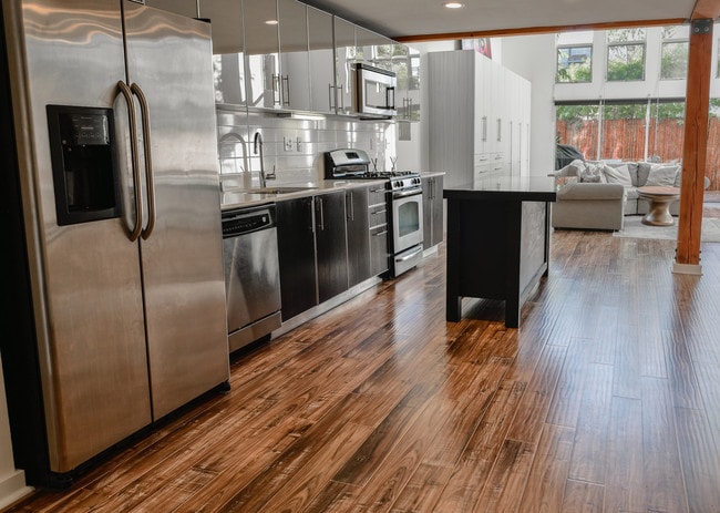 Kitchen - 4215 Glencoe Ave