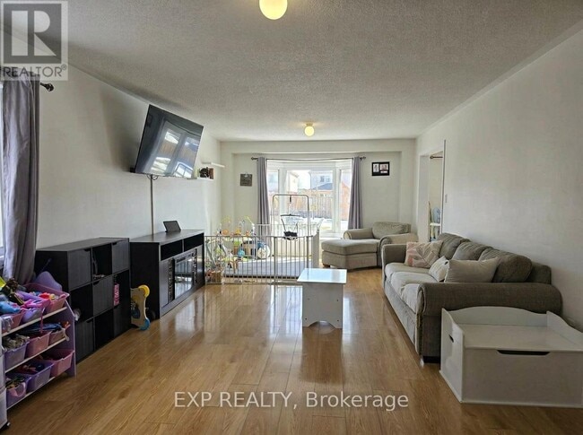 Building Photo - 395 Krotz St W