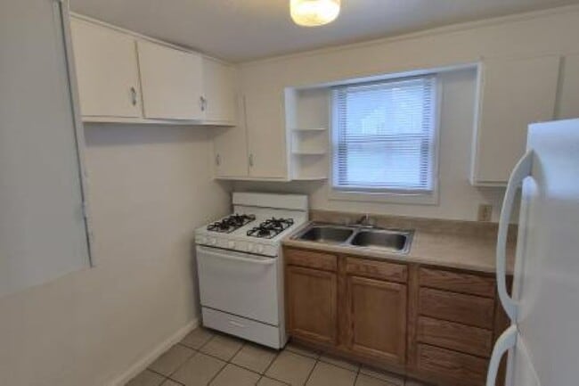 Building Photo - 615 S 32nd St