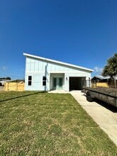 Building Photo - 1A A St