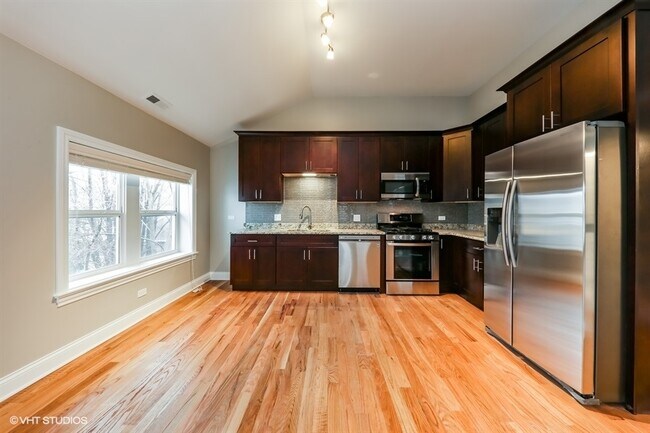 Building Photo - 328 E Liberty Dr